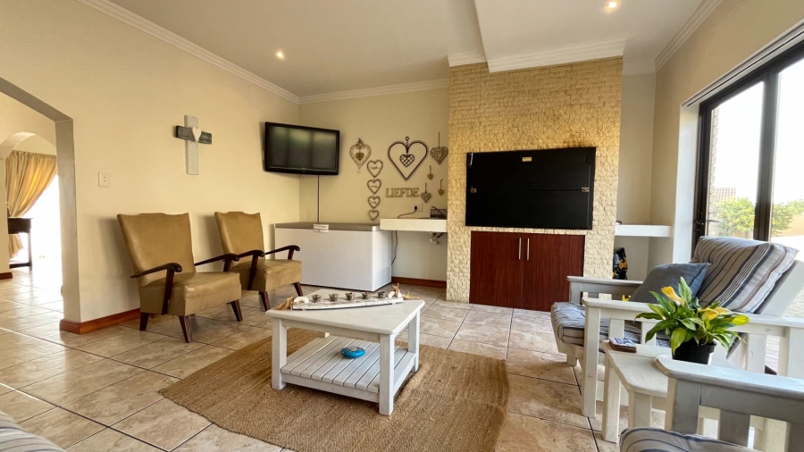 6 Bedroom Property for Sale in Hartenbos Heuwels Western Cape